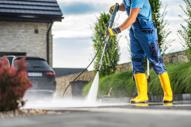 Best Pool Deck Cleaning  in Milton, WV